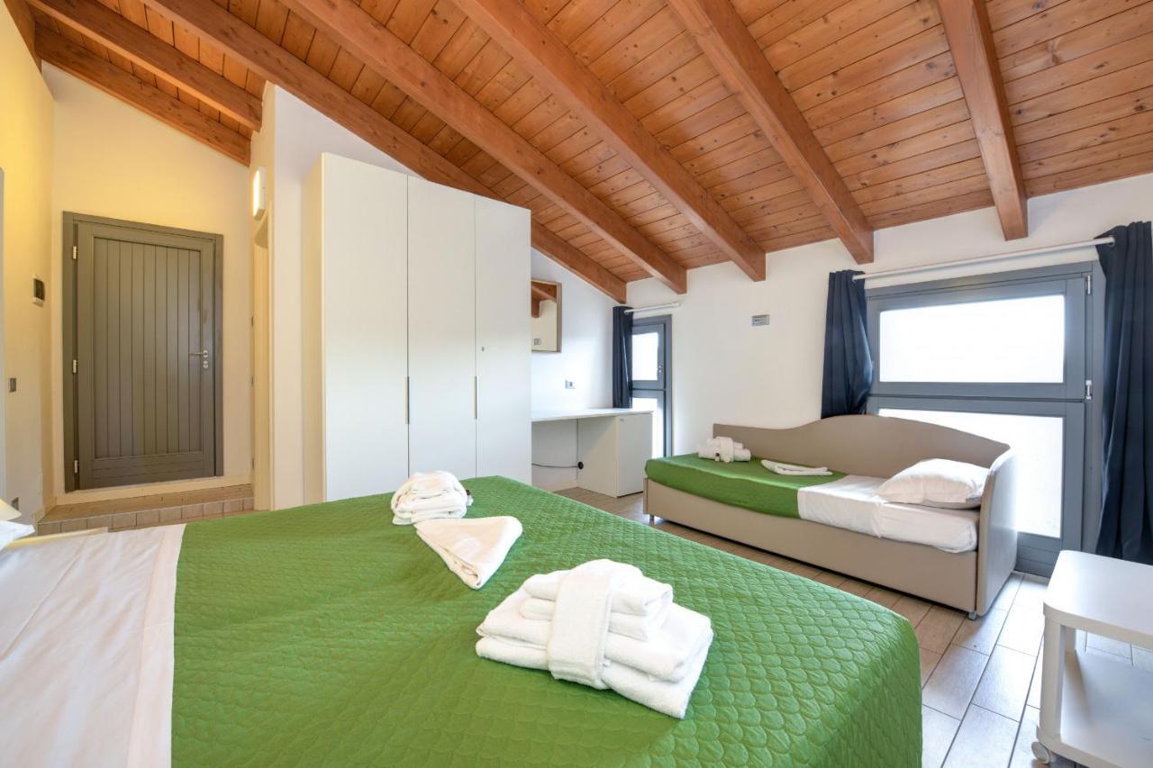 Borgo Gasparina Family Apartments Кастельнуово-дель-Гарда Экстерьер фото