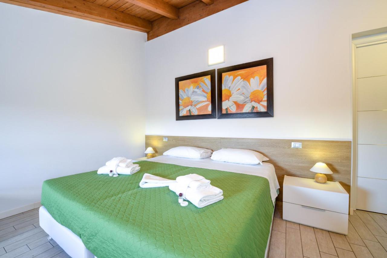 Borgo Gasparina Family Apartments Кастельнуово-дель-Гарда Экстерьер фото