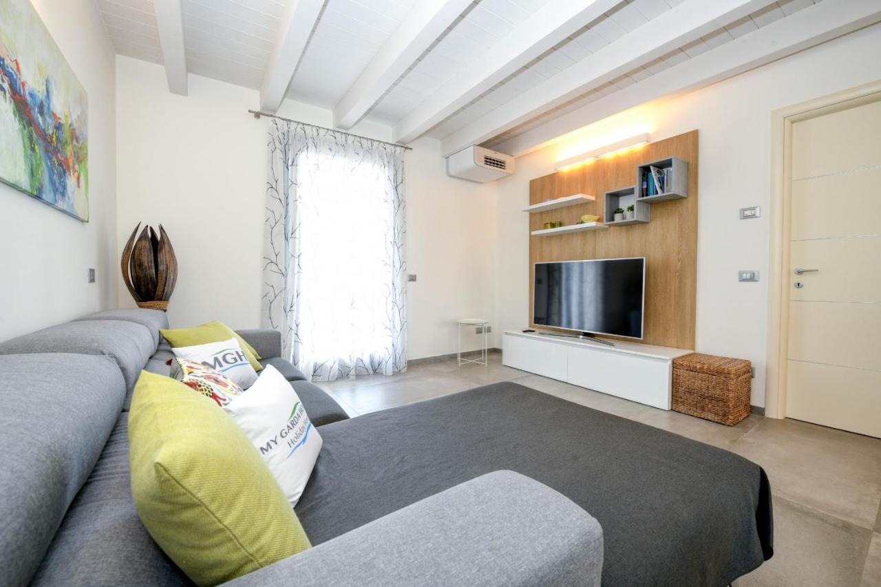 Borgo Gasparina Family Apartments Кастельнуово-дель-Гарда Экстерьер фото