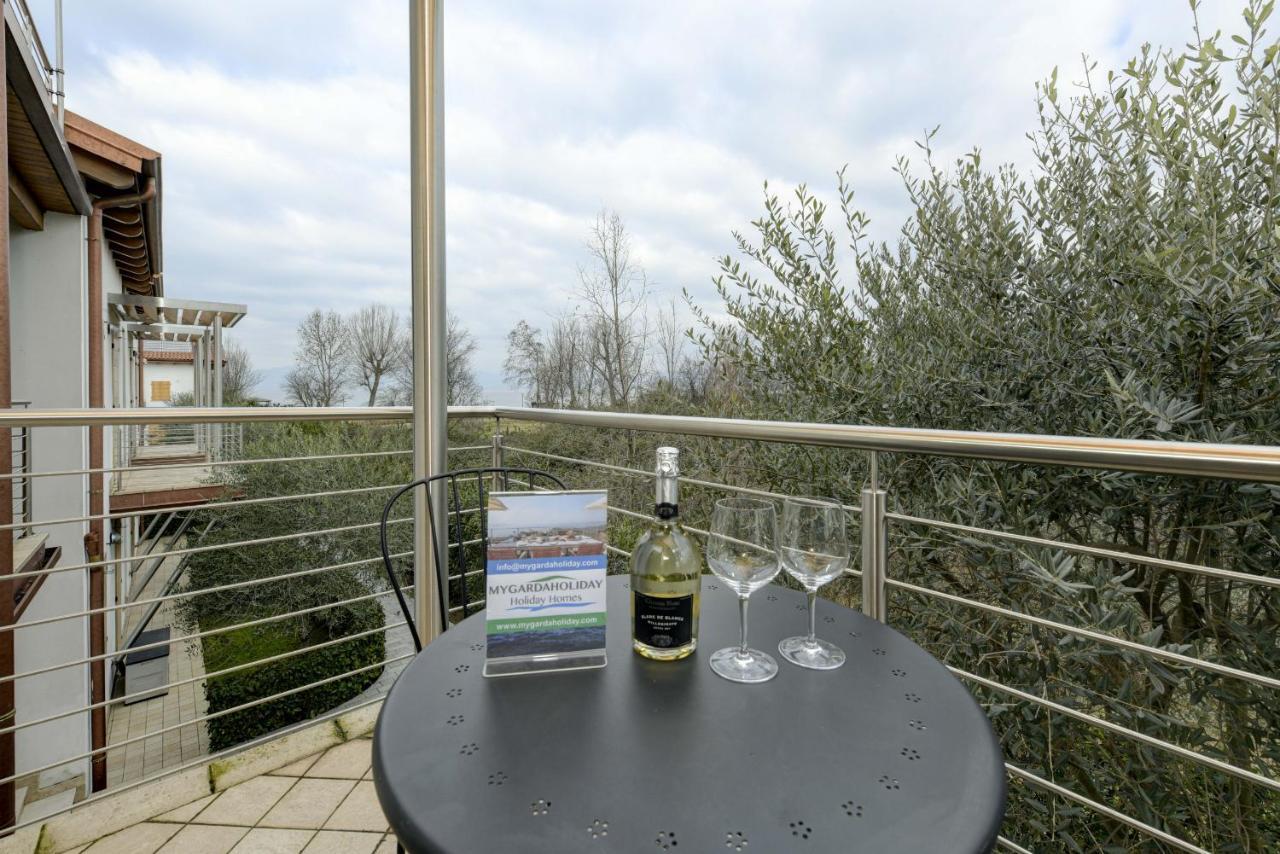 Borgo Gasparina Family Apartments Кастельнуово-дель-Гарда Экстерьер фото