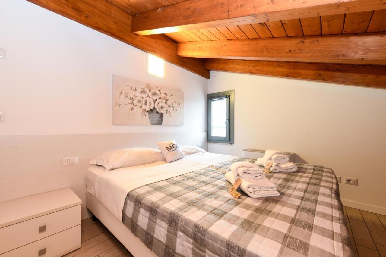 Borgo Gasparina Family Apartments Кастельнуово-дель-Гарда Экстерьер фото