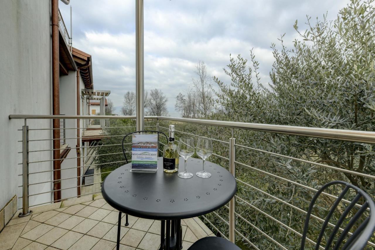 Borgo Gasparina Family Apartments Кастельнуово-дель-Гарда Экстерьер фото