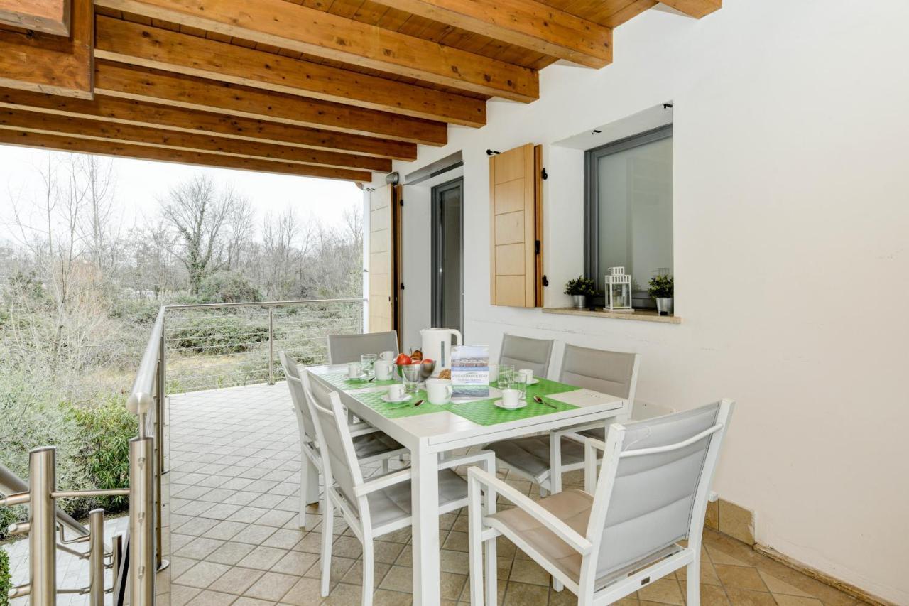 Borgo Gasparina Family Apartments Кастельнуово-дель-Гарда Экстерьер фото