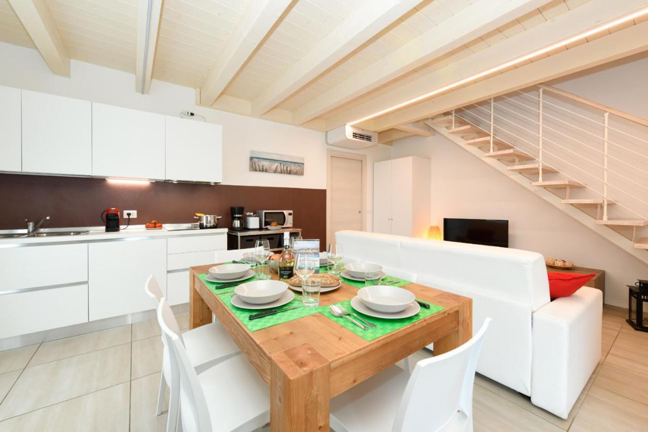 Borgo Gasparina Family Apartments Кастельнуово-дель-Гарда Экстерьер фото