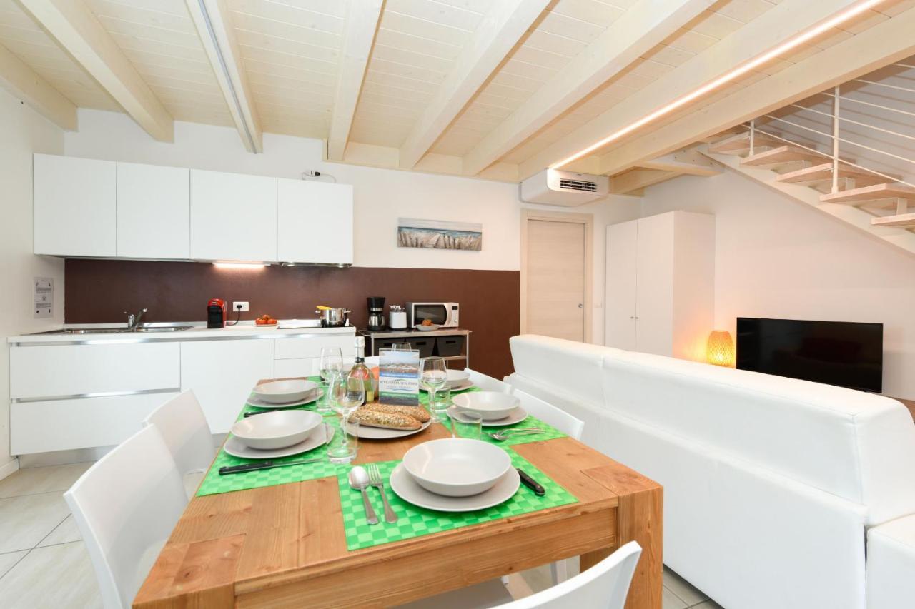 Borgo Gasparina Family Apartments Кастельнуово-дель-Гарда Экстерьер фото