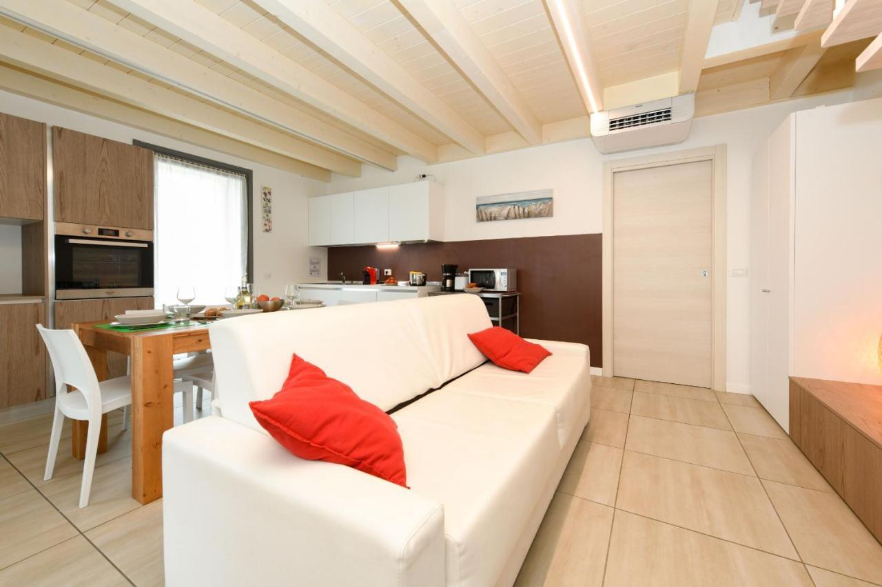 Borgo Gasparina Family Apartments Кастельнуово-дель-Гарда Экстерьер фото