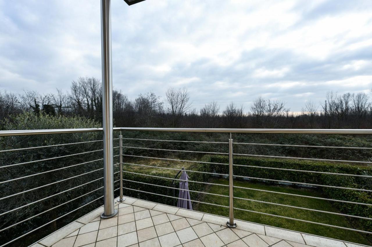 Borgo Gasparina Family Apartments Кастельнуово-дель-Гарда Экстерьер фото