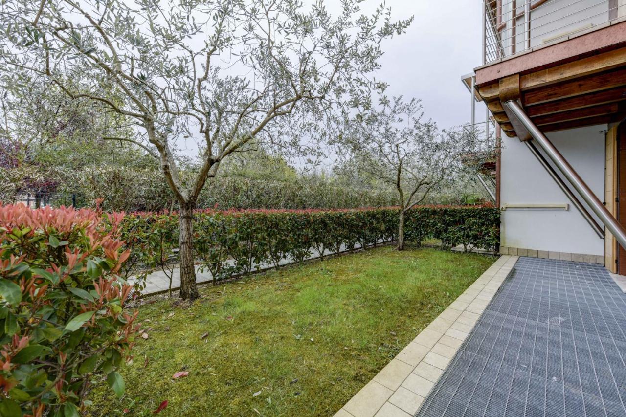 Borgo Gasparina Family Apartments Кастельнуово-дель-Гарда Экстерьер фото